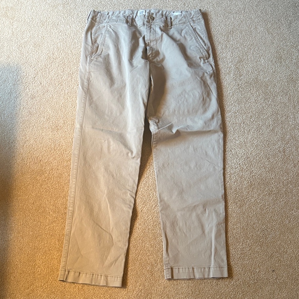 GAP Men's Tan Chinos 33x30 straight leg khakis